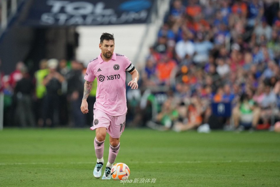 李泽楷曾被她迷得疯狂，林丹曾为他不顾孕妻，她究竟有什么魅力.