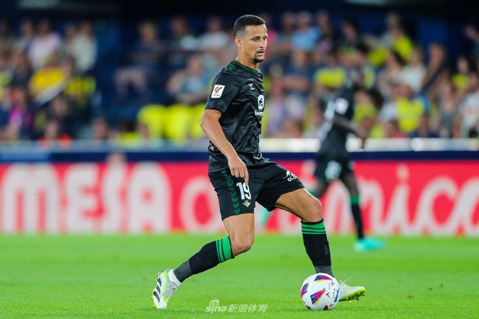 人中出类拔 人中出类拔