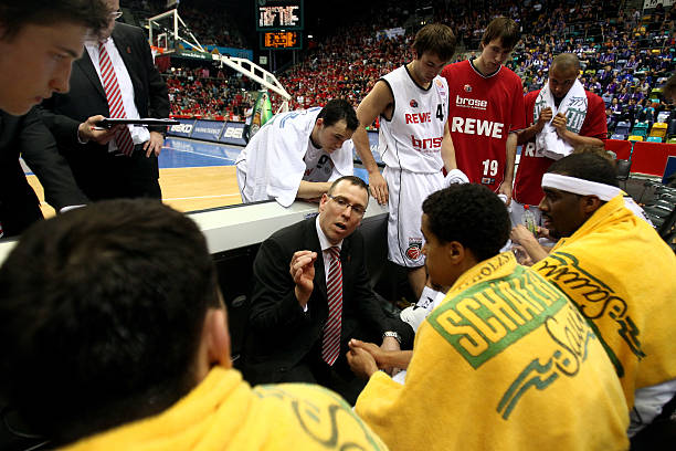 阿拉维斯vs巴拉多利德全场数据：射门数10-12，射正数4-4